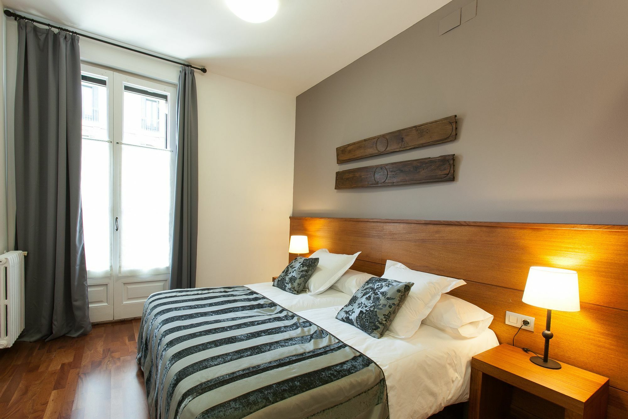 Serennia Apartamentos Ramblas - Placa Catalunya Barcelona Luaran gambar