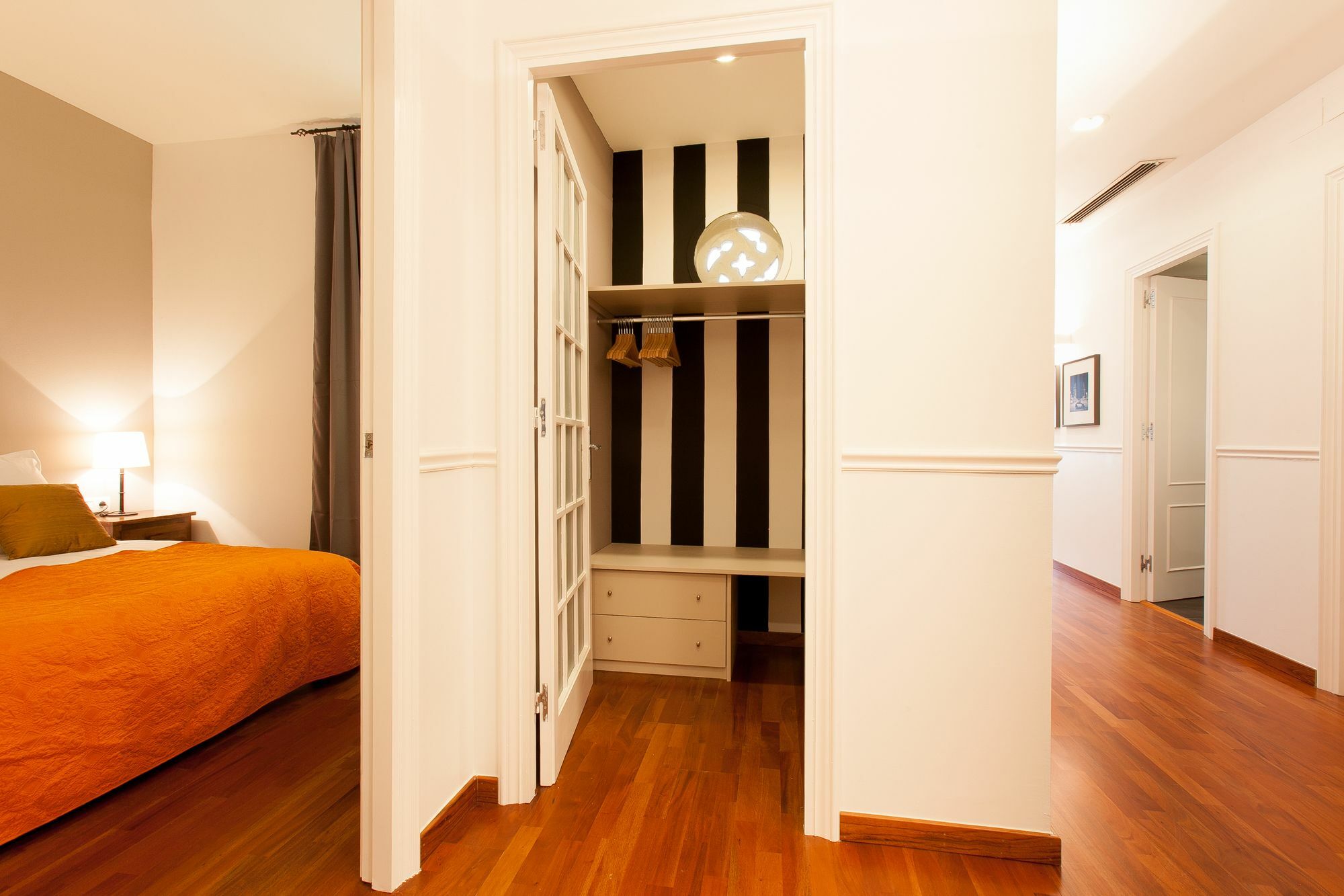 Serennia Apartamentos Ramblas - Placa Catalunya Barcelona Luaran gambar