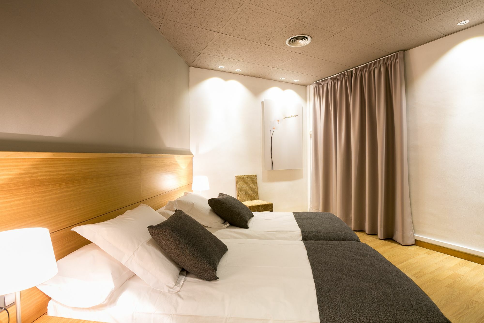 Serennia Apartamentos Ramblas - Placa Catalunya Barcelona Luaran gambar